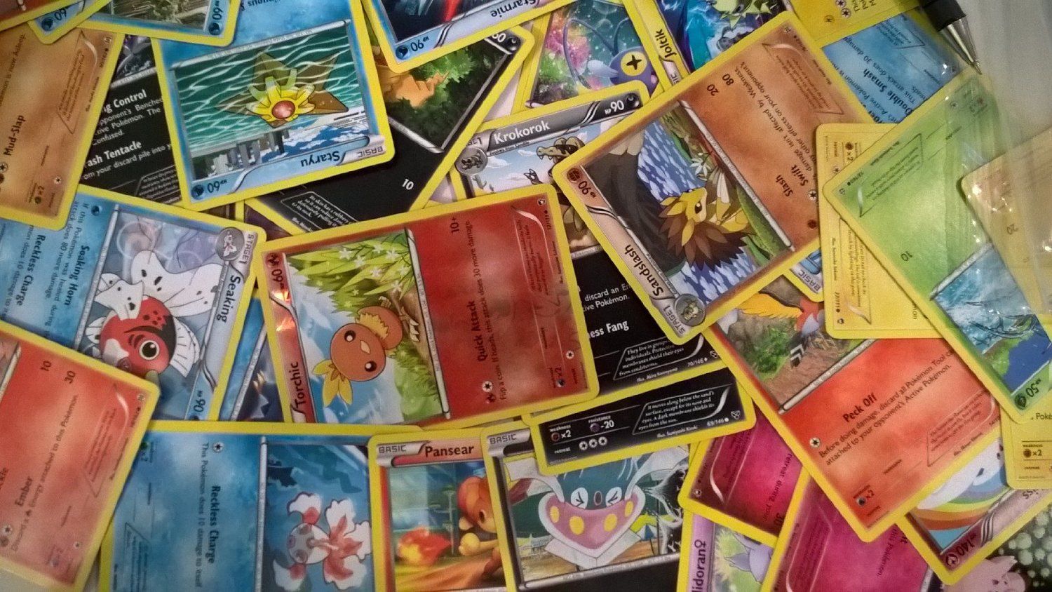 Amazon.com: 100 Assorted Pokemon Trading Cards with Bonus ...